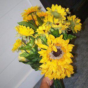 Very large bundle of faux sunflowers!
